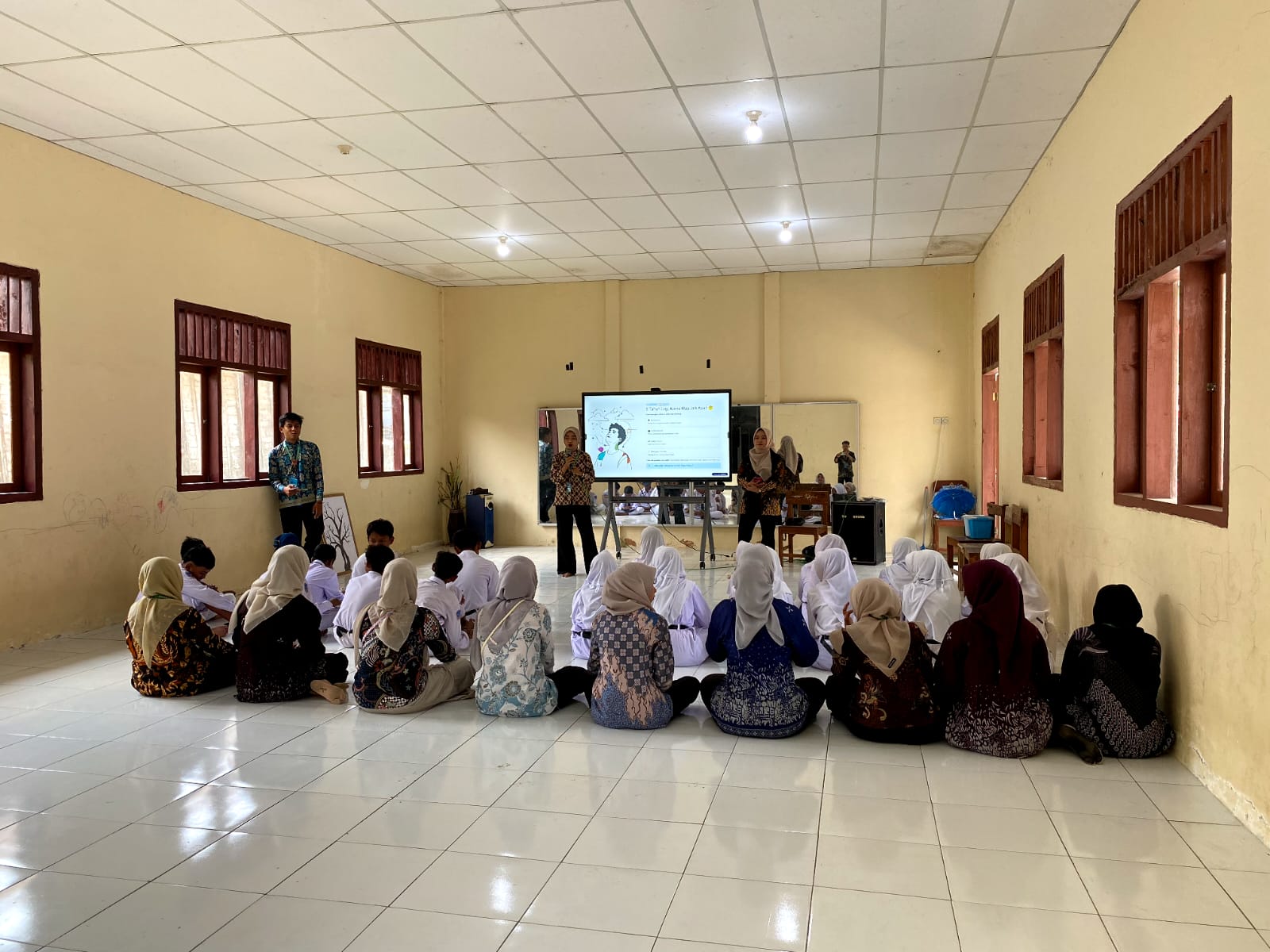 KKN UNUGIRI 49 Gelar Sosialisasi Motivasi Belajar di SMPN 1 Atap Kesongo, Ajak Siswa Berani Melangkah Raih Masa Depan
